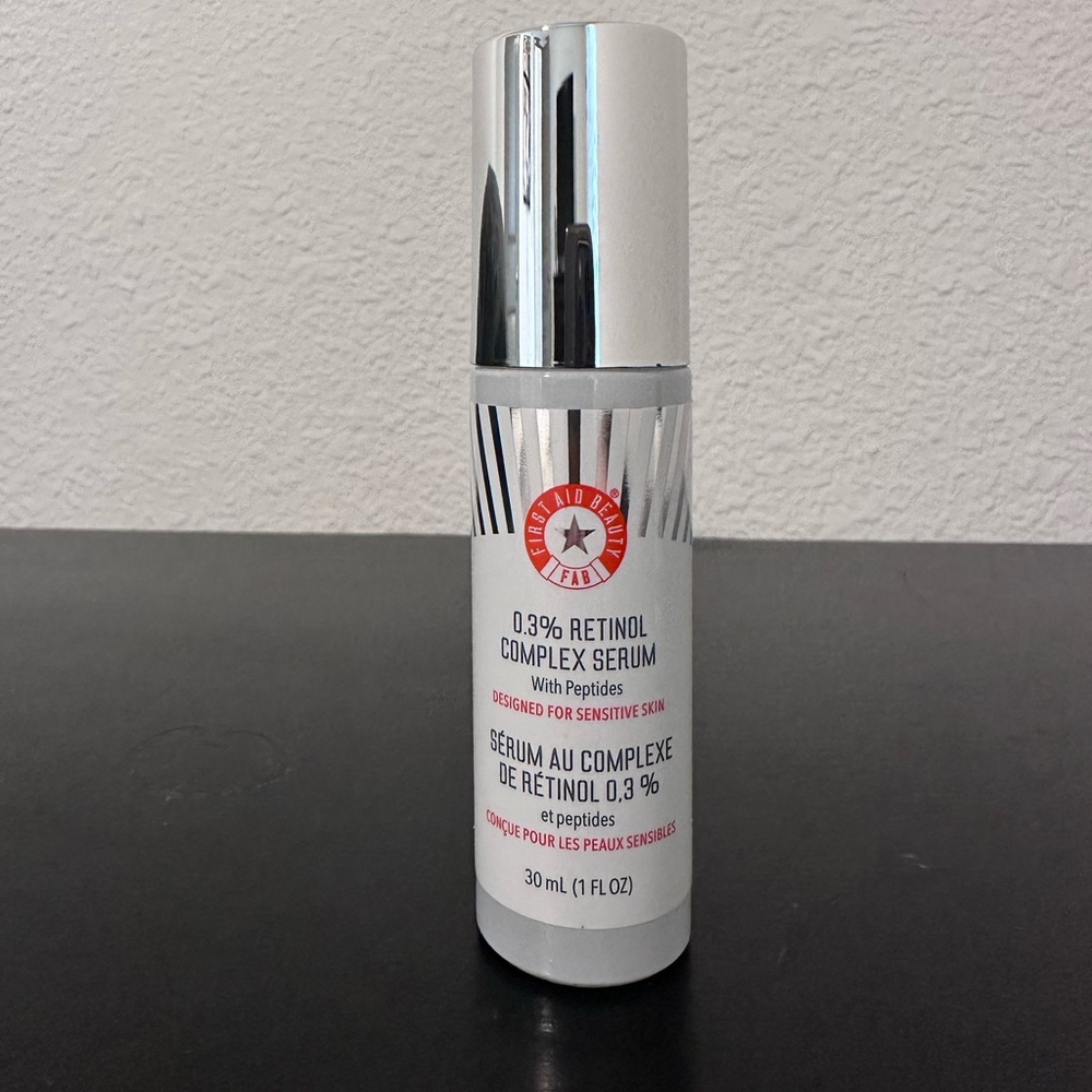 FIRST AID BEAUTY Retinol serum with Peptides